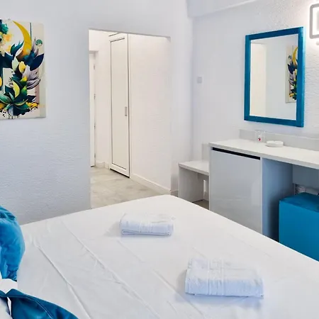 Hotell Casa Petra - *
